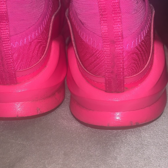 Hot pink Pumas - Picture 5 of 7